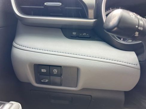 Used 2023 Toyota Highlander XLE FWD image 27