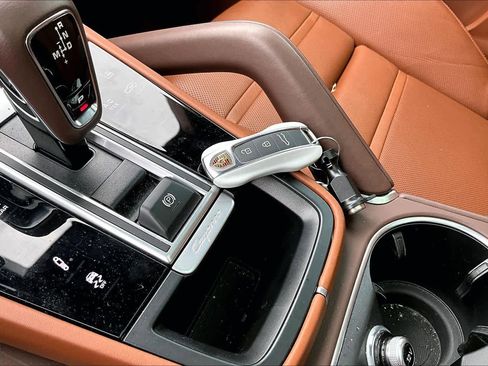 Used 2023 Porsche Cayenne Turbo image 14