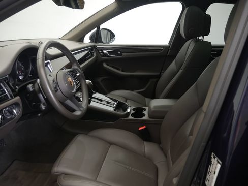 Certified 2023 Porsche Macan AWD/4WD image 5