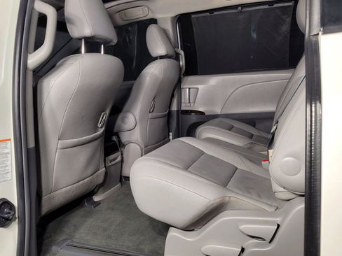 Used 2016 Toyota Sienna XLE image 44
