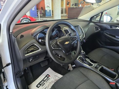 Used 2018 Chevrolet Cruze LT image 7