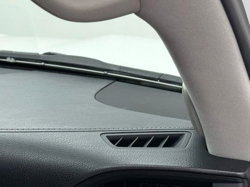 Used 2020 Lexus LX 570 4WD w/ 3rd Row & Luxury Pkg image 30