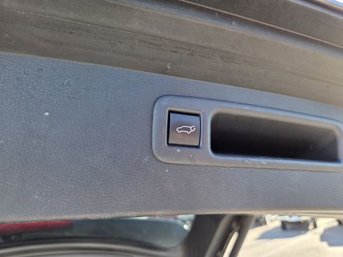 Used 2023 Toyota Highlander LE FWD image 25