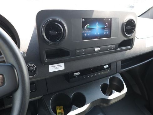 Used 2022 Mercedes-Benz Sprinter 2500 image 16