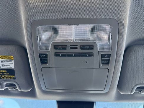 Used 2019 Toyota Highlander XLE image 29