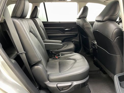 Used 2024 Toyota Grand Highlander XLE image 49