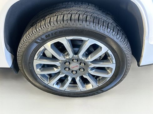 Used 2020 GMC Acadia Denali w/ Technology Package FWD image 11