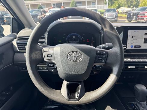 Used 2025 Toyota Camry LE FWD image 12