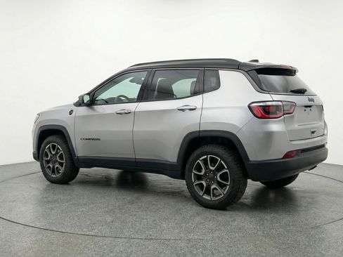 Used 2025 Jeep Compass Trailhawk w/ Trailer Tow Group image 6