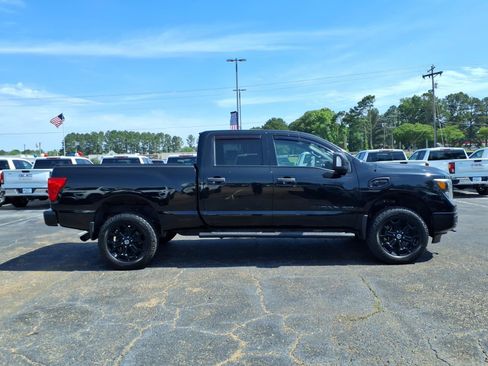Used 2019 Nissan Titan SL w/ Midnight Edition AWD/4WD image 3