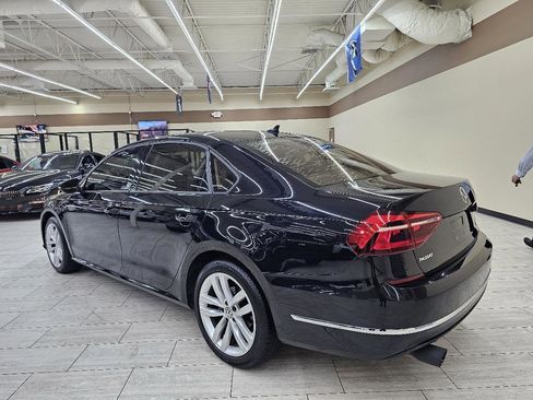 Used 2019 Volkswagen Passat Wolfsburg Edition image 8