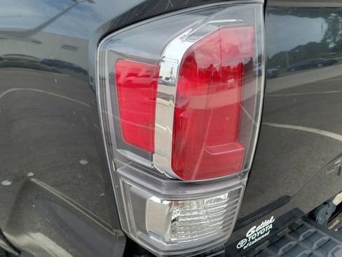 Used 2020 Toyota Tacoma TRD Sport RWD image 11