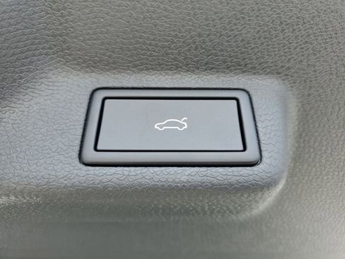 New 2025 Volkswagen ID. Buzz 1st Edition image 10