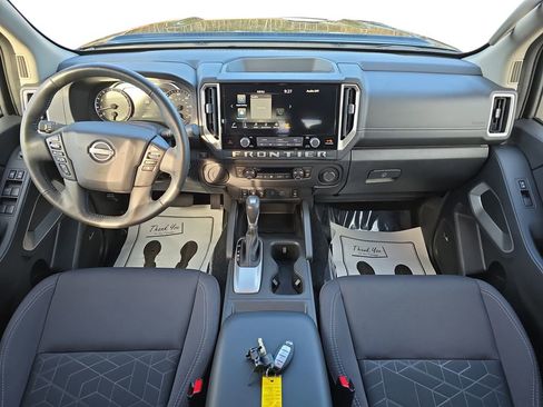 Used 2025 Nissan Frontier SV w/ SV Convenience Package image 11