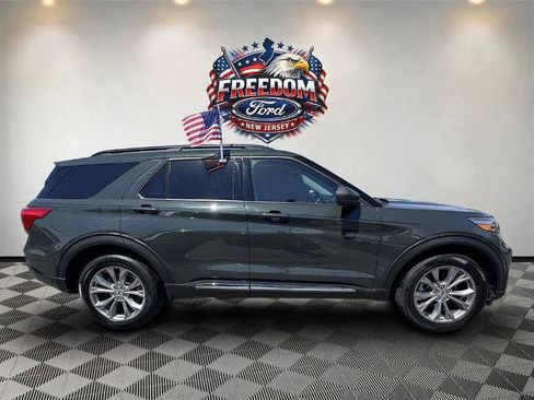 Certified 2022 Ford Explorer XLT w/ Equipment Group 202A AWD/4WD image 4