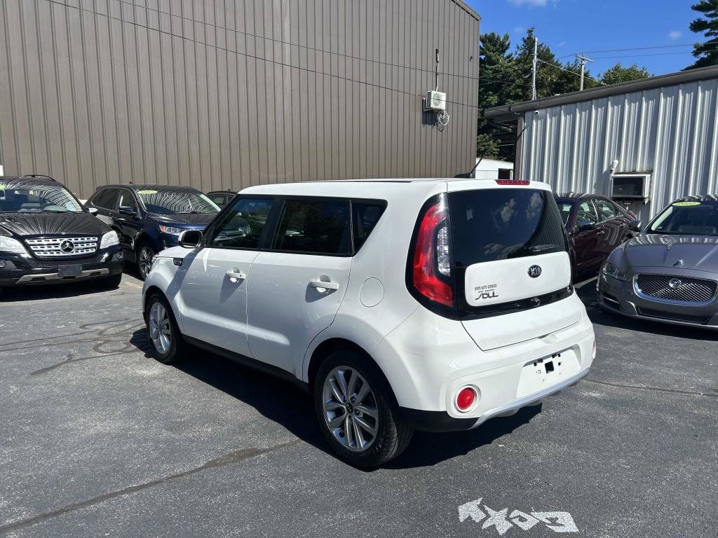 Used 2017 Kia Soul + FWD image 5