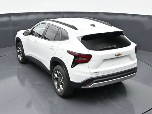 Used 2025 Chevrolet Trax LT w/ LT Convenience Package FWD image 35