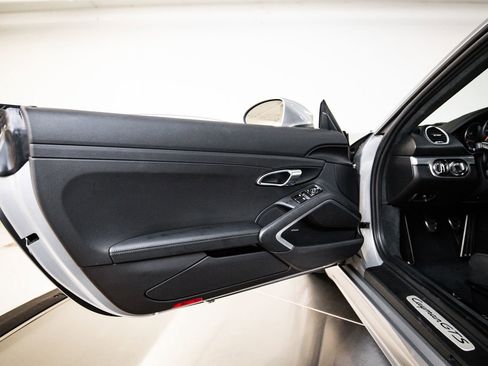 Certified 2025 Porsche 718 Cayman GTS RWD image 22