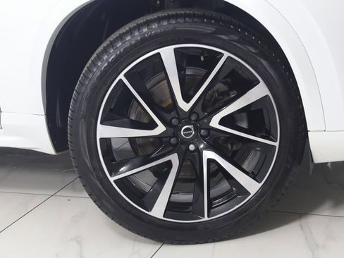 Used 2020 Volvo XC90 T6 Momentum w/ Protection Package Premier image 17