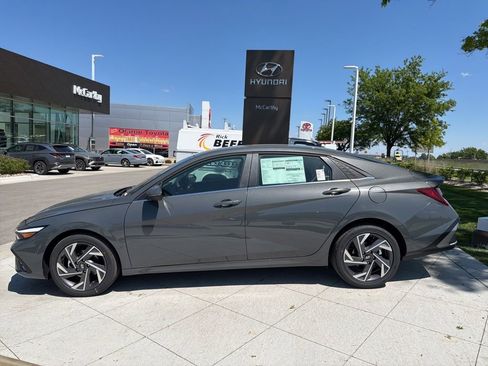 New 2026 Hyundai Elantra Limited FWD image 2