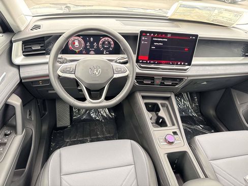 New 2026 Volkswagen Tiguan SE FWD image 7