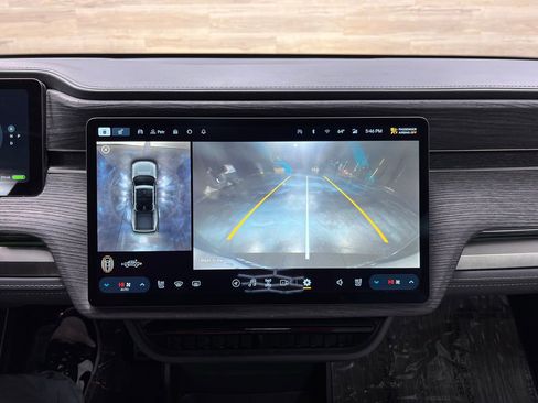 Used 2023 Rivian R1T Launch Edition image 12