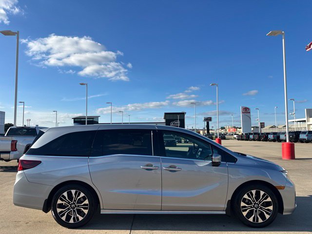 Used 2026 Honda Odyssey Elite image 3
