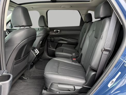 Certified 2025 Kia Sorento EX w/ Panoramic Sunroof Package image 25