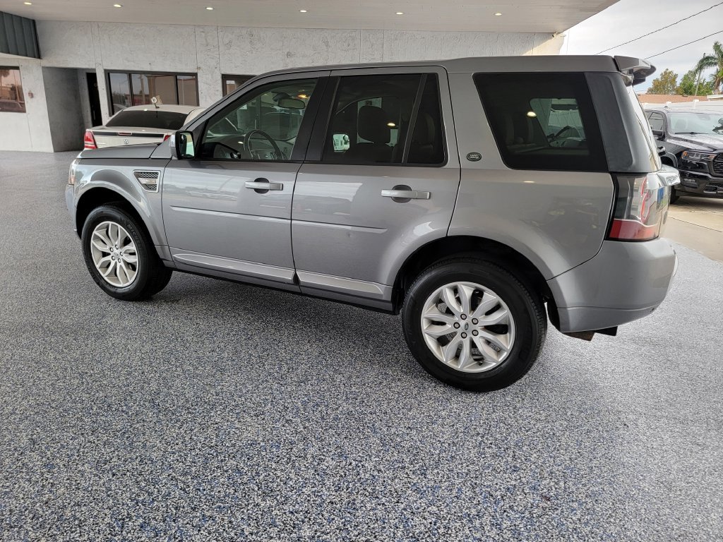 Used 2013 Land Rover LR2 AWD/4WD image 5