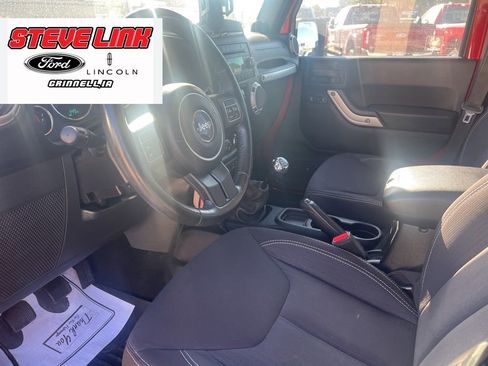 Used 2013 Jeep Wrangler Unlimited Sahara w/ Dual Top Group AWD/4WD image 8