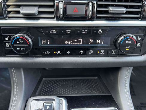 Used 2023 Nissan Pathfinder Platinum image 26