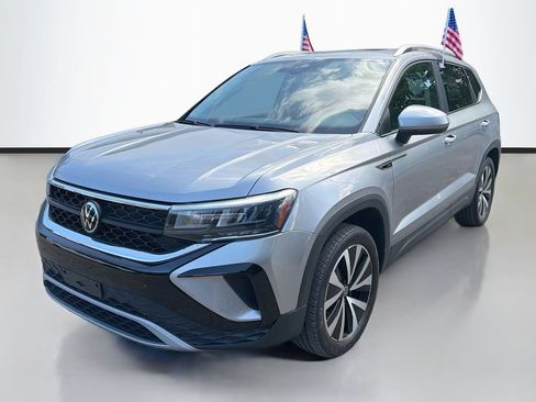 Used 2023 Volkswagen Taos SE w/ Panoramic Sunroof Package AWD/4WD image 3