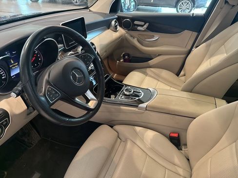 Used 2019 Mercedes-Benz GLC 300 4MATIC image 8