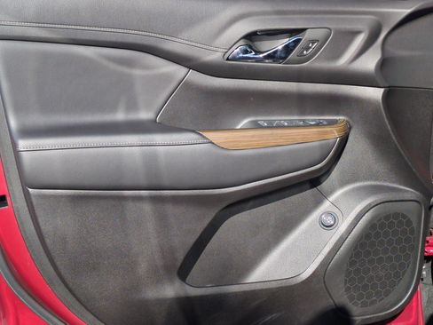 Certified 2023 GMC Acadia SLE w/ Driver Convenience Package image 21