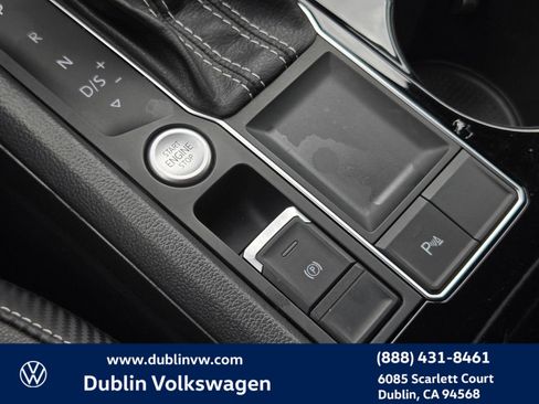 Certified 2023 Volkswagen Atlas Cross Sport SE w/ Panoramic Sunroof Package FWD image 19