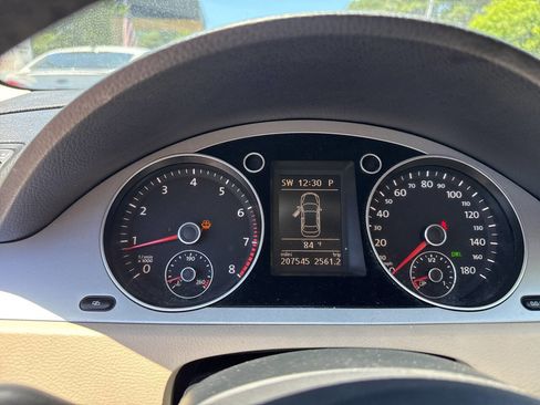 Used 2010 Volkswagen CC Sport FWD image 17