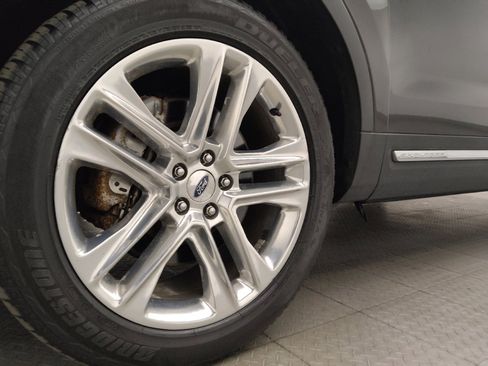 Used 2017 Ford Explorer XLT w/ Equipment Group 202A AWD/4WD image 31