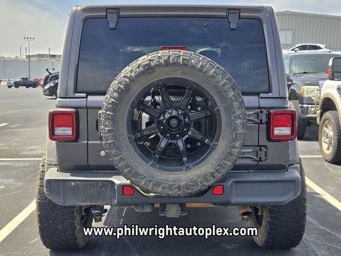 Used 2019 Jeep Wrangler Unlimited Sahara image 3