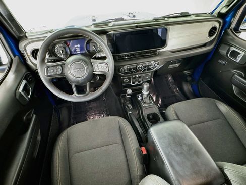 Used 2024 Jeep Wrangler Unlimited w/ Convenience Group AWD/4WD image 19