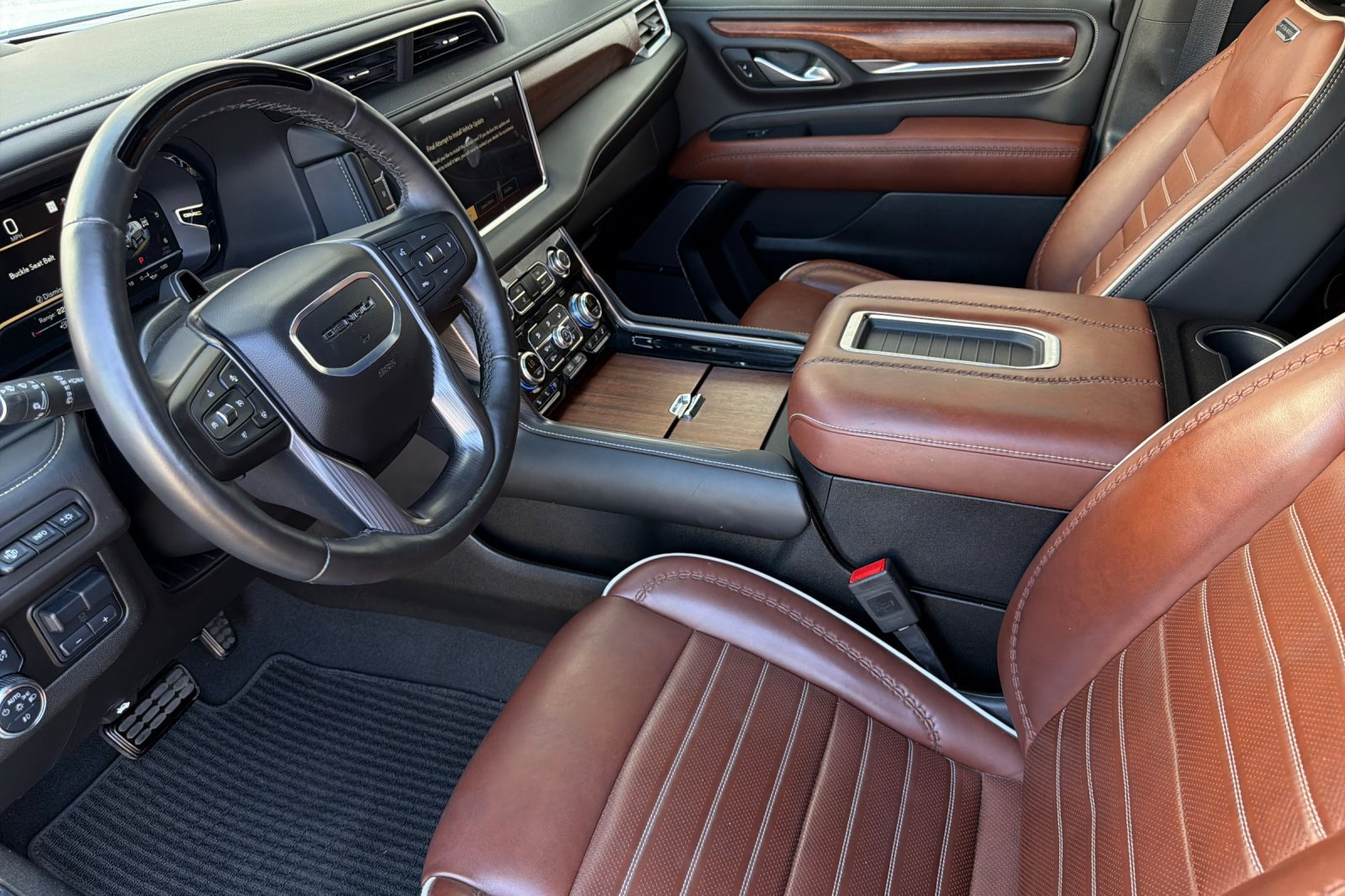 Used 2024 GMC Yukon Denali Ultimate AWD/4WD image 9