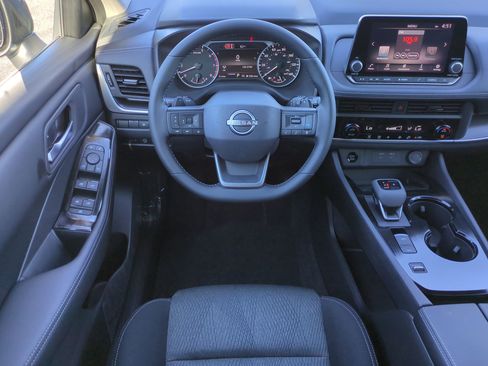 Used 2026 Nissan Rogue SV FWD image 16