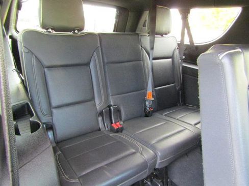 Used 2023 GMC Yukon XL SLT w/ SLT Luxury Package image 20