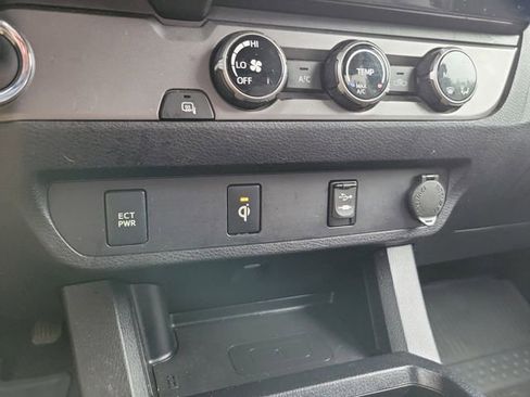 Used 2017 Toyota Tacoma TRD Sport w/ Tow Package image 29