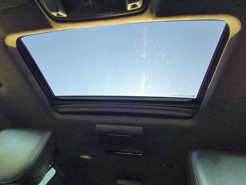 Used 2019 Cadillac Escalade ESV Platinum image 33