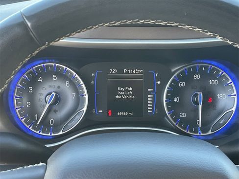 Used 2022 Chrysler Voyager LX image 30