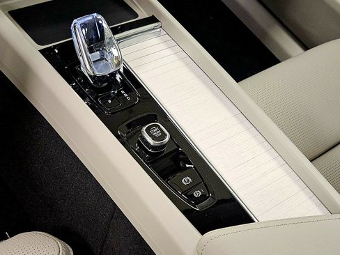 New 2026 Volvo XC60 B5 Ultra w/ Protection Package Premier image 46