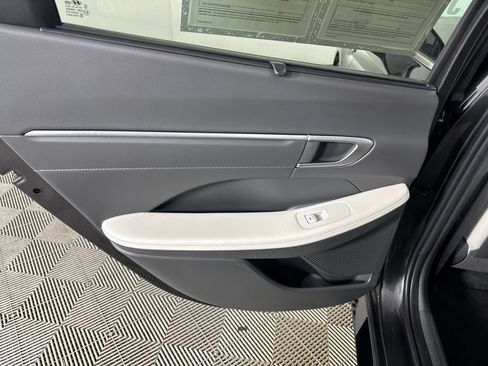 Used 2025 Hyundai Sonata Limited FWD image 28