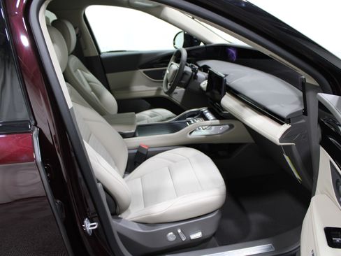 Used 2025 Lincoln Nautilus Reserve AWD/4WD image 22