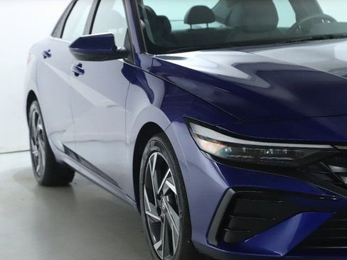 Certified 2024 Hyundai Elantra SEL w/ Convenience Package image 8