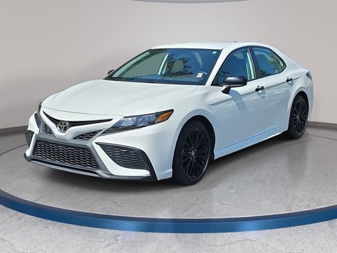 Used 2021 Toyota Camry SE FWD image 1